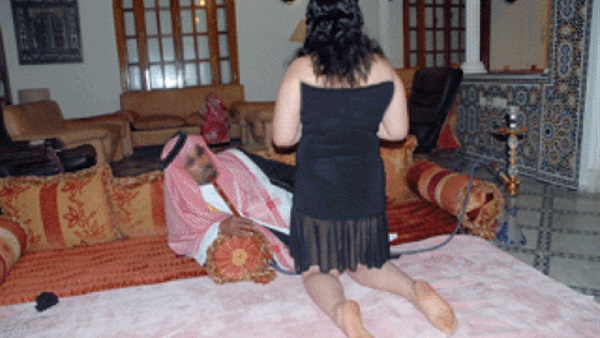 ضبط زوجة ضابط شرطة..تقوم