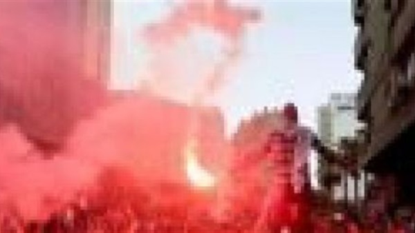 الإخوان يطلقون الشماريخ