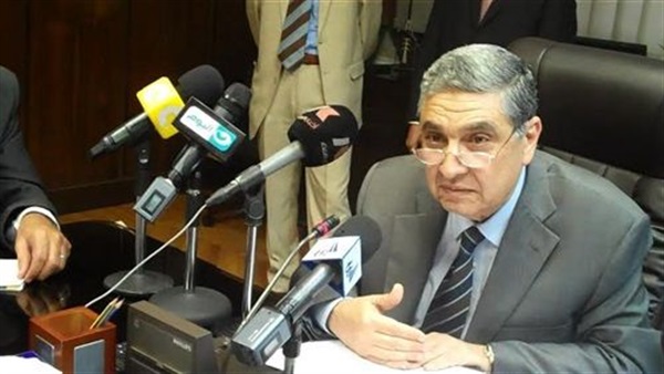 وزير الكهرباء يتجه