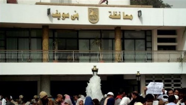 ضابط شرطة يعتدى على