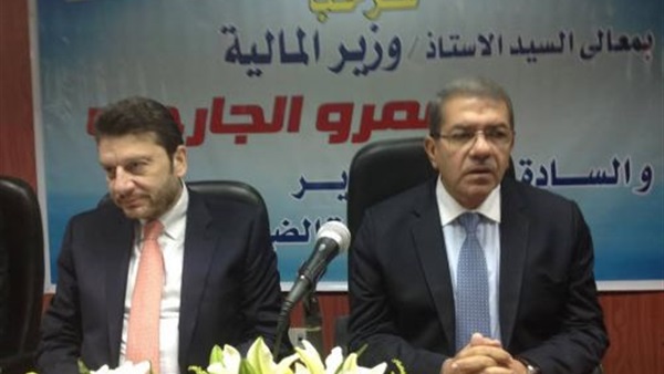 بالصور.. وزير المالية