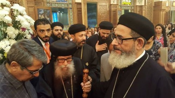 بالصور.. مطران المنيا