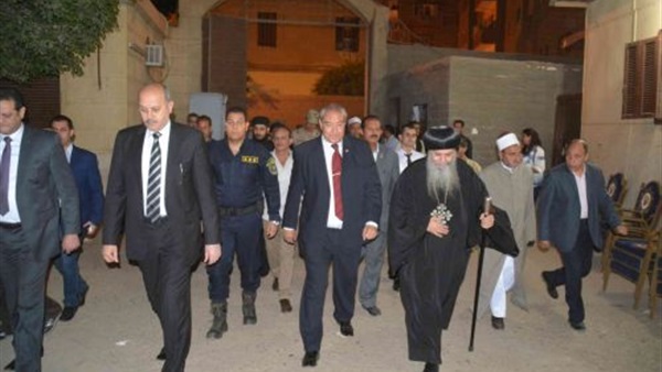 بالصور ... محافظ