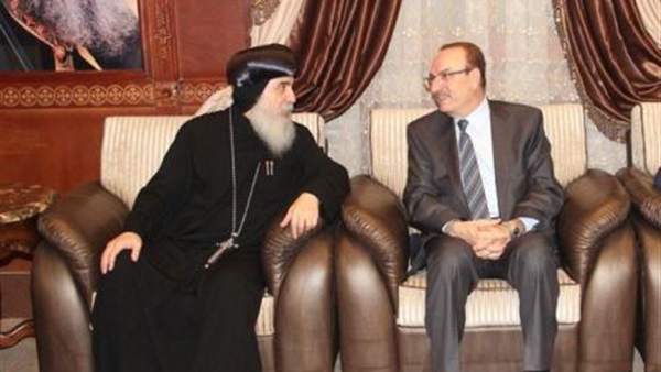 حبيب يمر على الكنائس