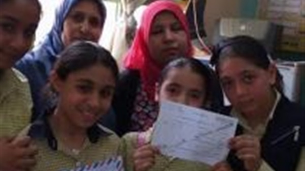 تلاميذ بولاق يتبرعون