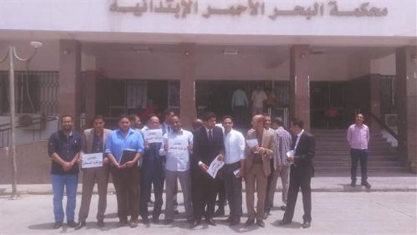 وقفة لشباب محامي
