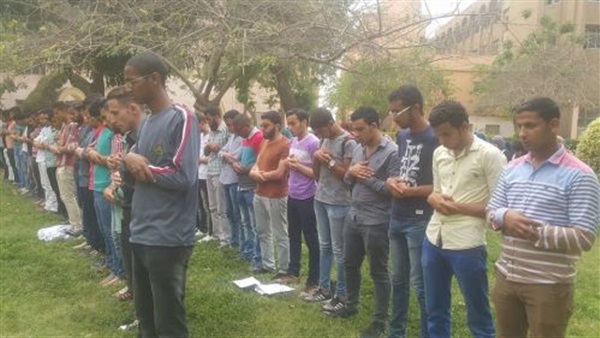 بالصور ..طلاب جامعة