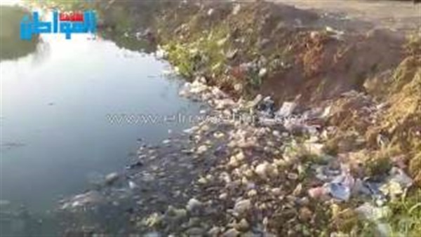 تراكم القمامة بمصرف