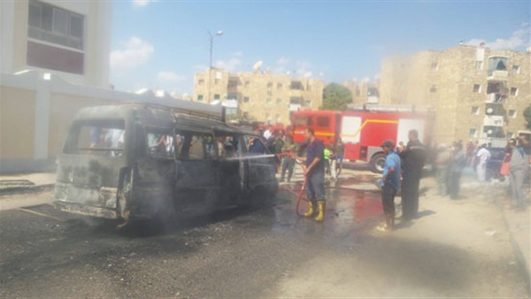 احتراق سيارة ميكروباص
