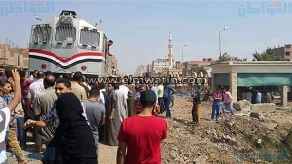 قطع العشرات من أهالي