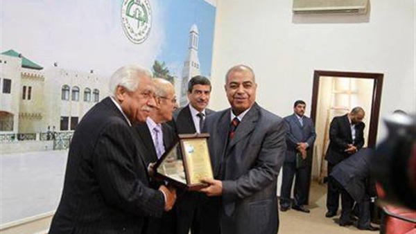عميد كلية السياحة