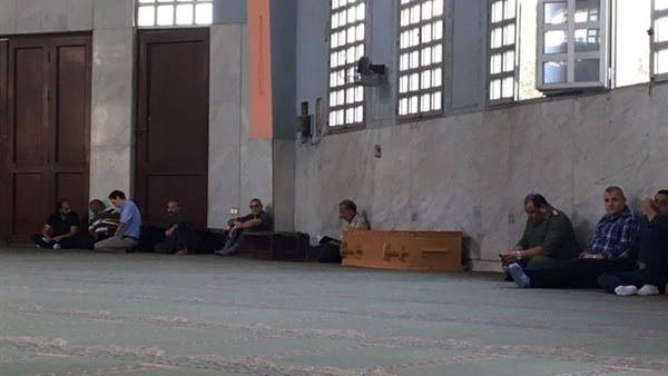جثمان شقيقه محمود