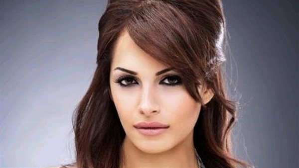 الفنانة امال ماهر