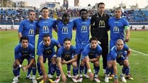 فريق الكرة بنادي