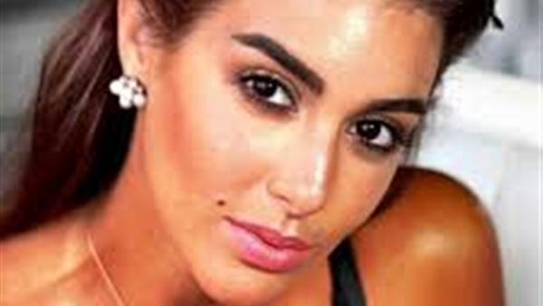 الفنانة ياسمين صبرى