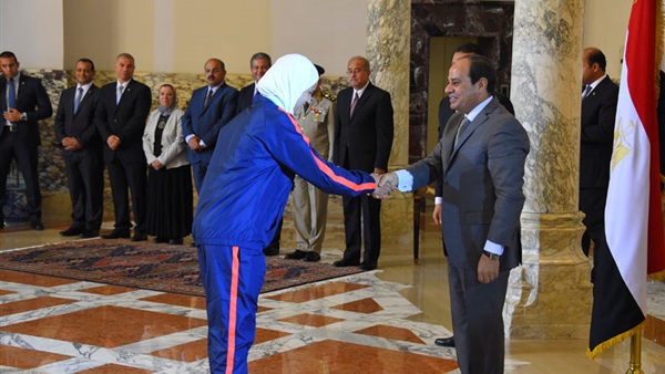 السيسى يكرم أبطال