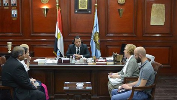 محافظ الاقصر يلتقى
