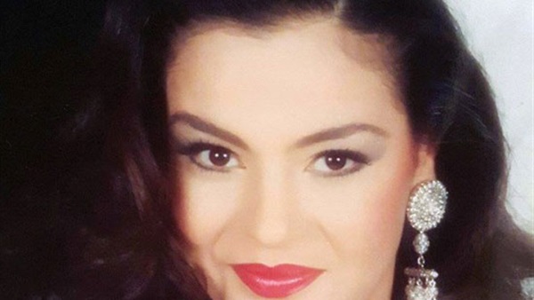 الفنانة شاريهان
