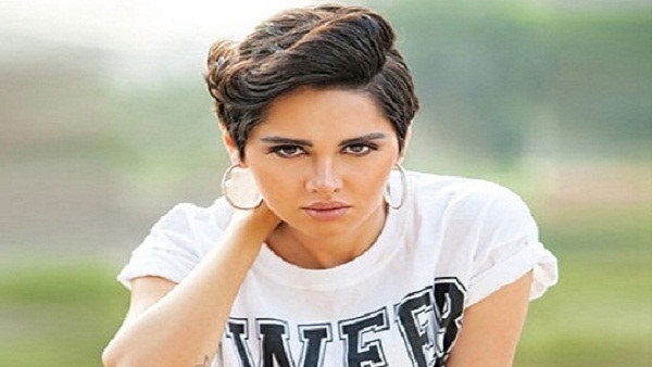 الفنانة الشابة ياسمين