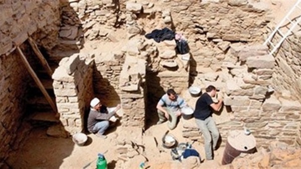 التنقيب عن الآثار