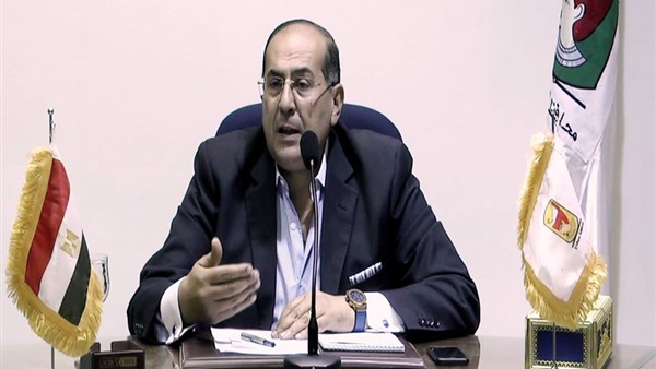 الدكتور أيمن عبد