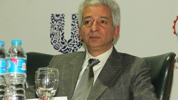 الدكتور علاء عز