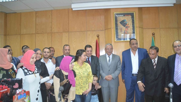محافظ المنيا يكرم