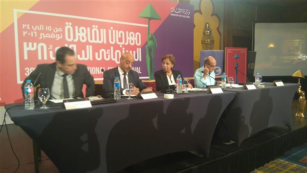 توافد الحضور على