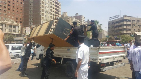 ضبط 81 بائعا متجولا