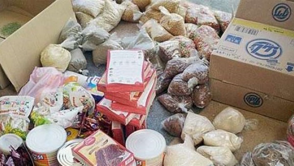 ضبط أغذية فاسدة بمتجر