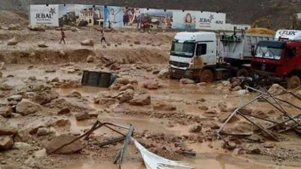 السيول تحطم السواتر