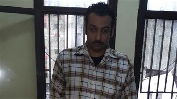 ضبط عاطل أجبر سيدة
