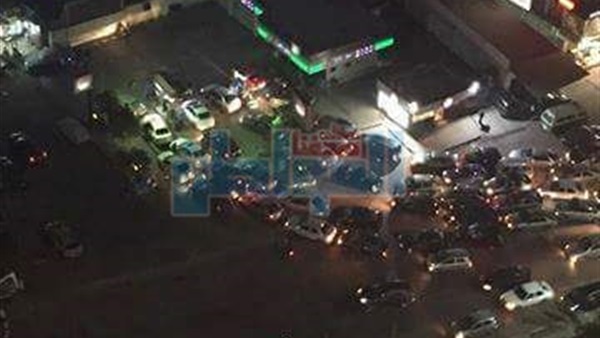 إزدحام شديد على بنزينة