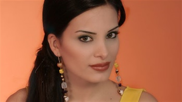 الفنانة دومنيك حوراني