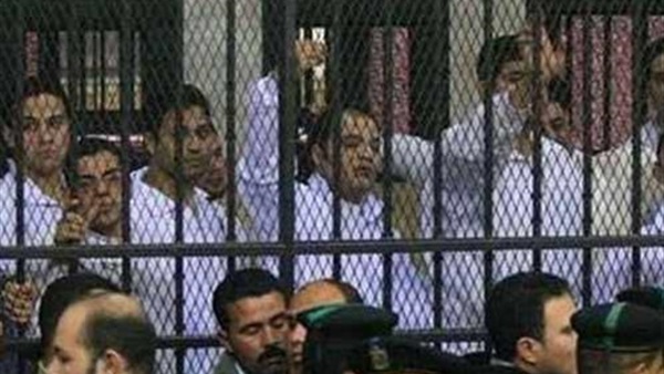 محاكمة 16 متهمً