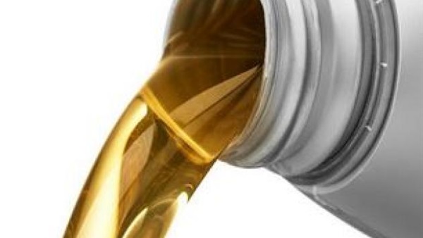طن زيوت سيارات مغشوشة