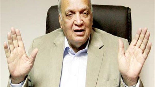 نور فرحات استاذ القانون