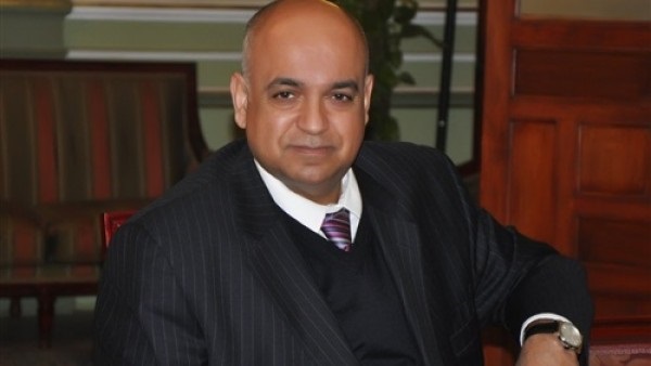 الدكتور عمرو الاتربي