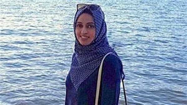معلمة مسلمة تتلقى