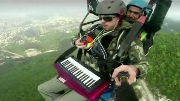 فرقة موسيقية طائرة