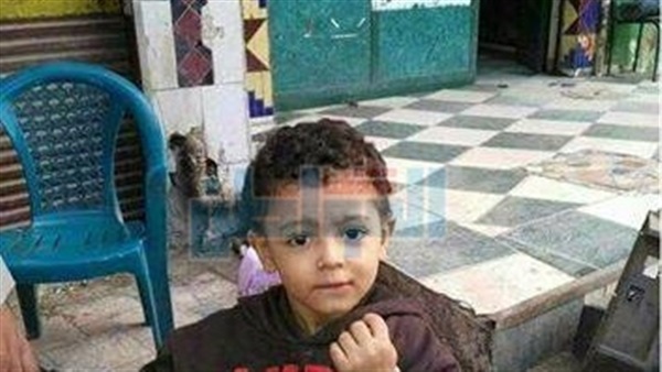 طفل يبحث عن أهله