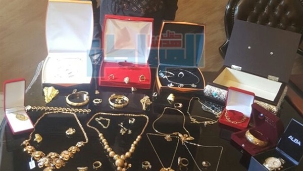 كوافيرة تسرق اسرة