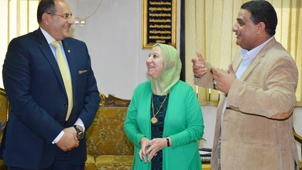 محافظ سوهاج يستقبل