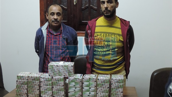 ضبط عاملان بحوزتهما