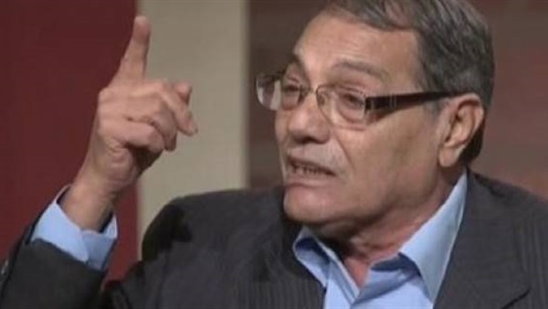 الكاتب الصحفي صلاح