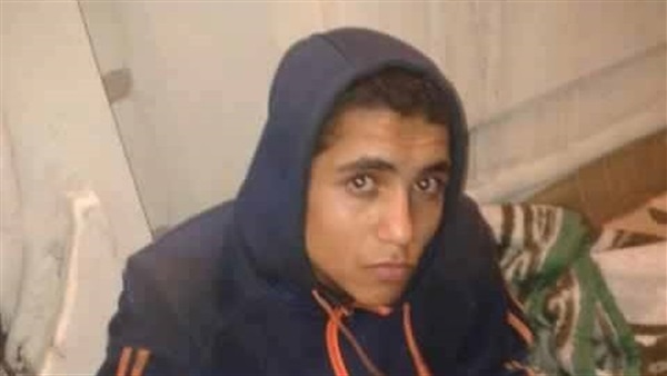 شاب يعيش بالشوارع