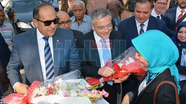 سوهاج تستقبل سفير