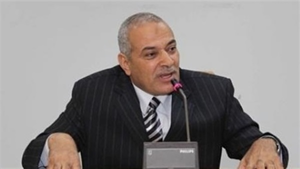 الدكتور عبد العزيز