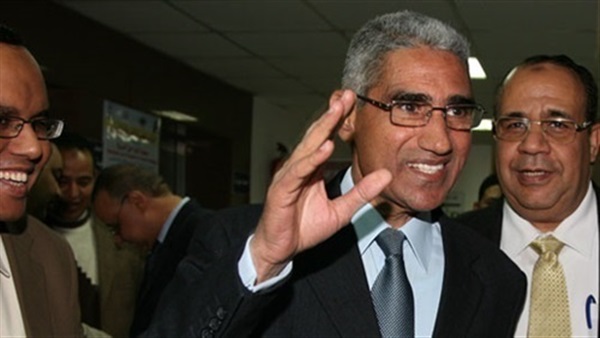 الدكتور عباس منصور