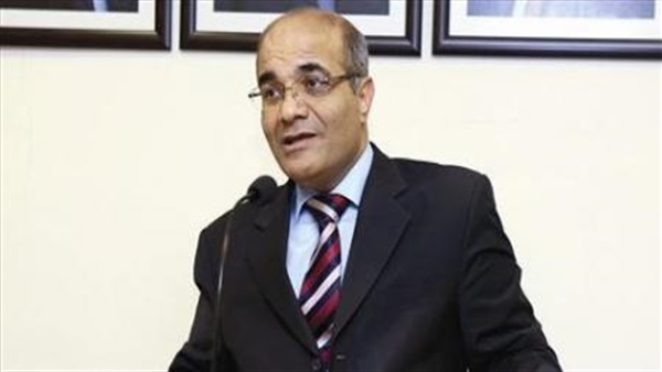 طارق المومنى نقيب